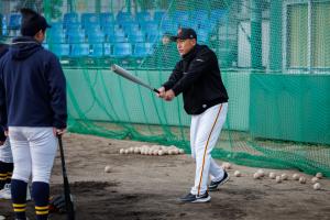 野球教室で教える脇谷さん①