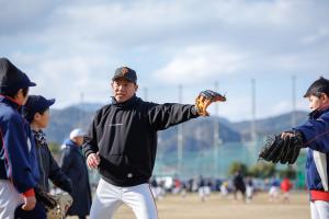 野球教室で教える脇谷さん②