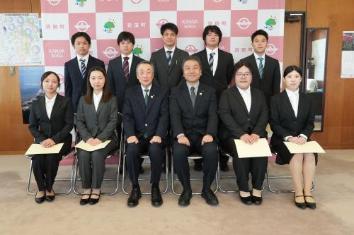 新規採用職員辞令交付式の写真