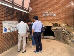 写真３（番塚古墳の概要の解説）