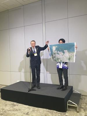 町長がPRをしている写真